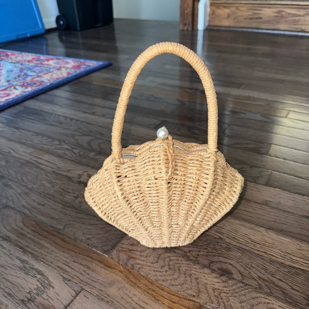Woven Sea Shell Shaped Handbag